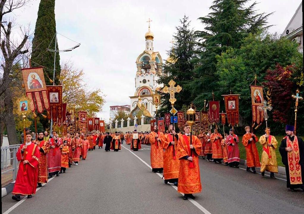 В Сочи ограничат движение на время крестного хода