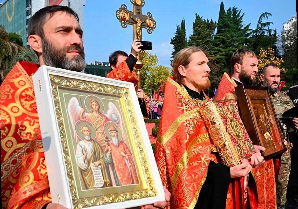 В Сочи прошел общеепархиальный Крестный ход