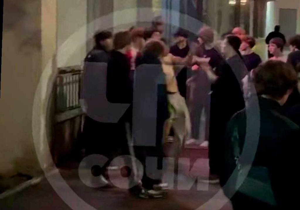 В центре Сочи произошла драка, участников задерживает полиция