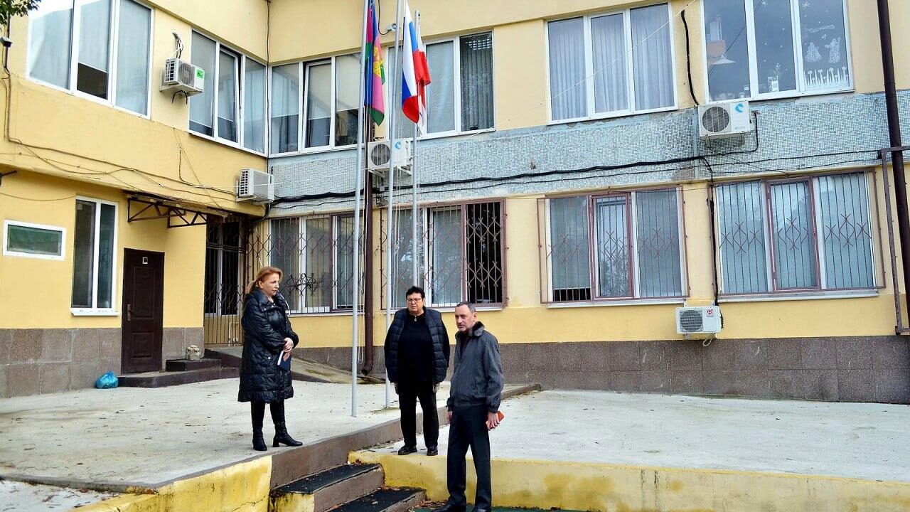 «Виктор Тепляков оценил благоустройство гимназии № 44 в Сочи»