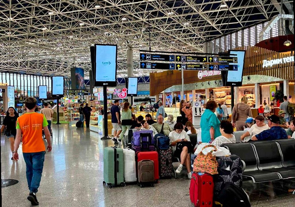 В аэропорту Сочи задержан вылет 14 рейсов