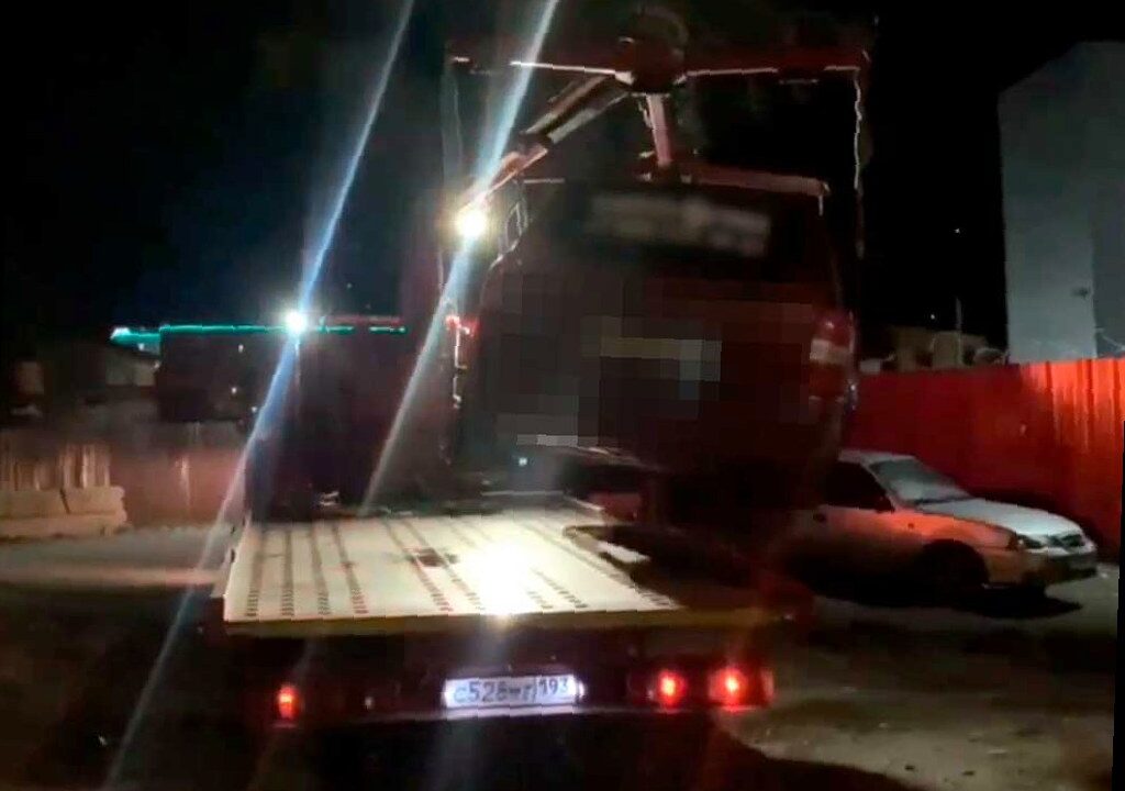 В Сочи пьяный водитель перевернулся, пытаясь скрыться от полиции