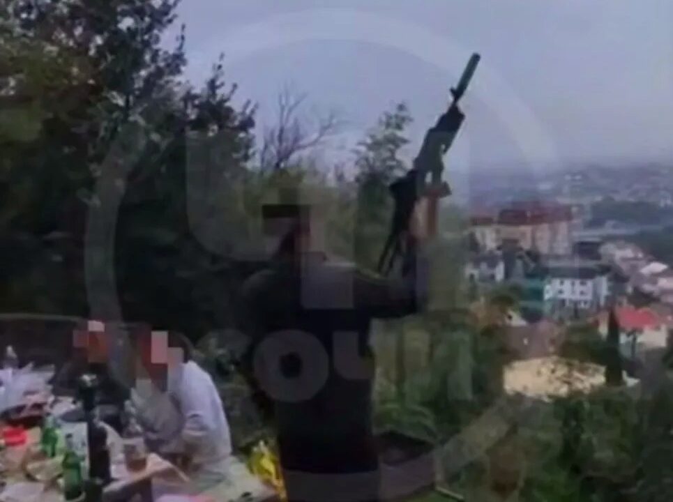 В Сочи полиция проводит проверку после стрельбы в общественном месте