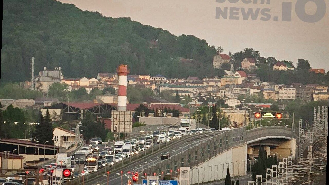 В Сочи после атаки БПЛА обнаружили обломки дронов: поврежден автобус и