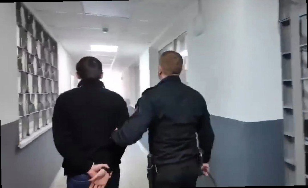 18-летнего курьера мошенников из Краснодара задержали в Сочи с 900 тыс