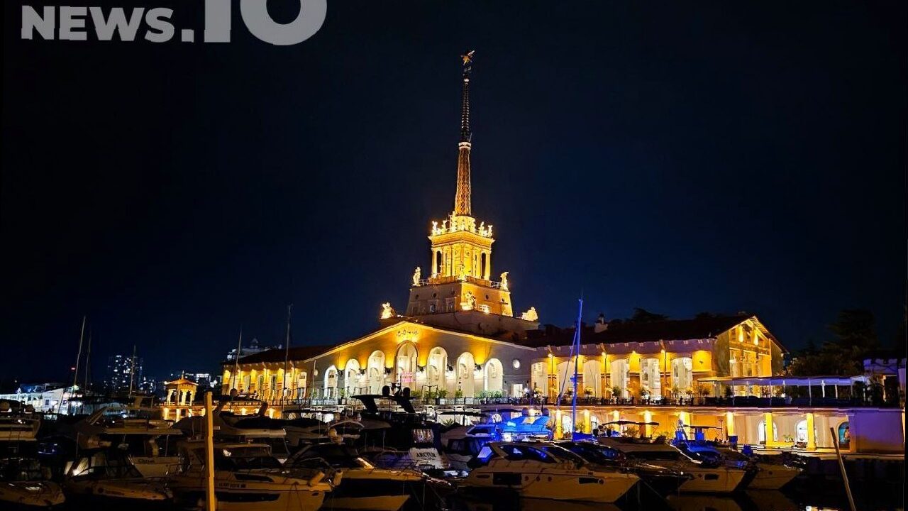 В акватории морского порта Сочи до вечера проходят учебные стрельбы