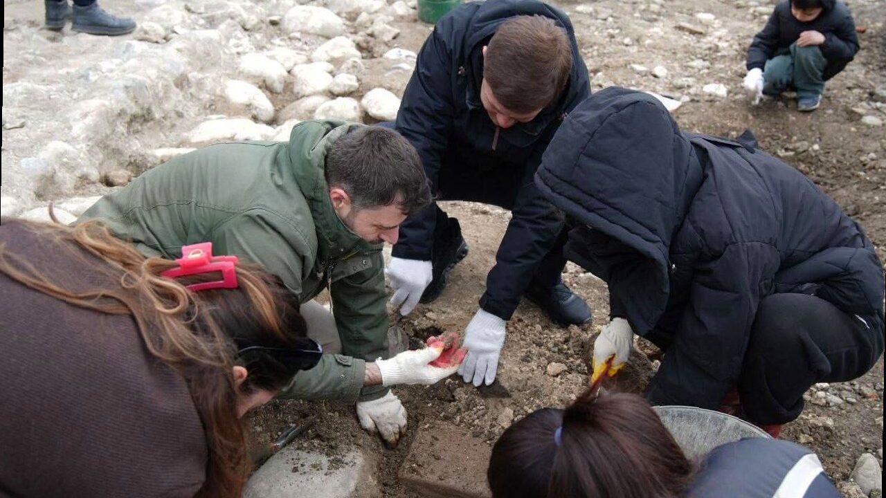 Ажиотаж на раскопках в Абхазии: на набережной находят монеты Римской и