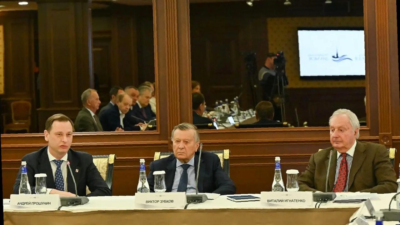 «Виктор Тепляков участвовал в 25-м форуме «Петербургский диалог»